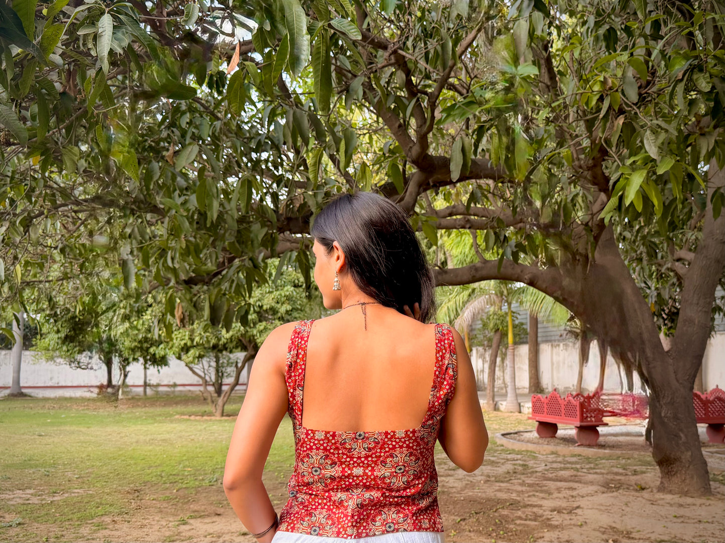 CHAKORI SQUARE NECK SLIT TOP.
