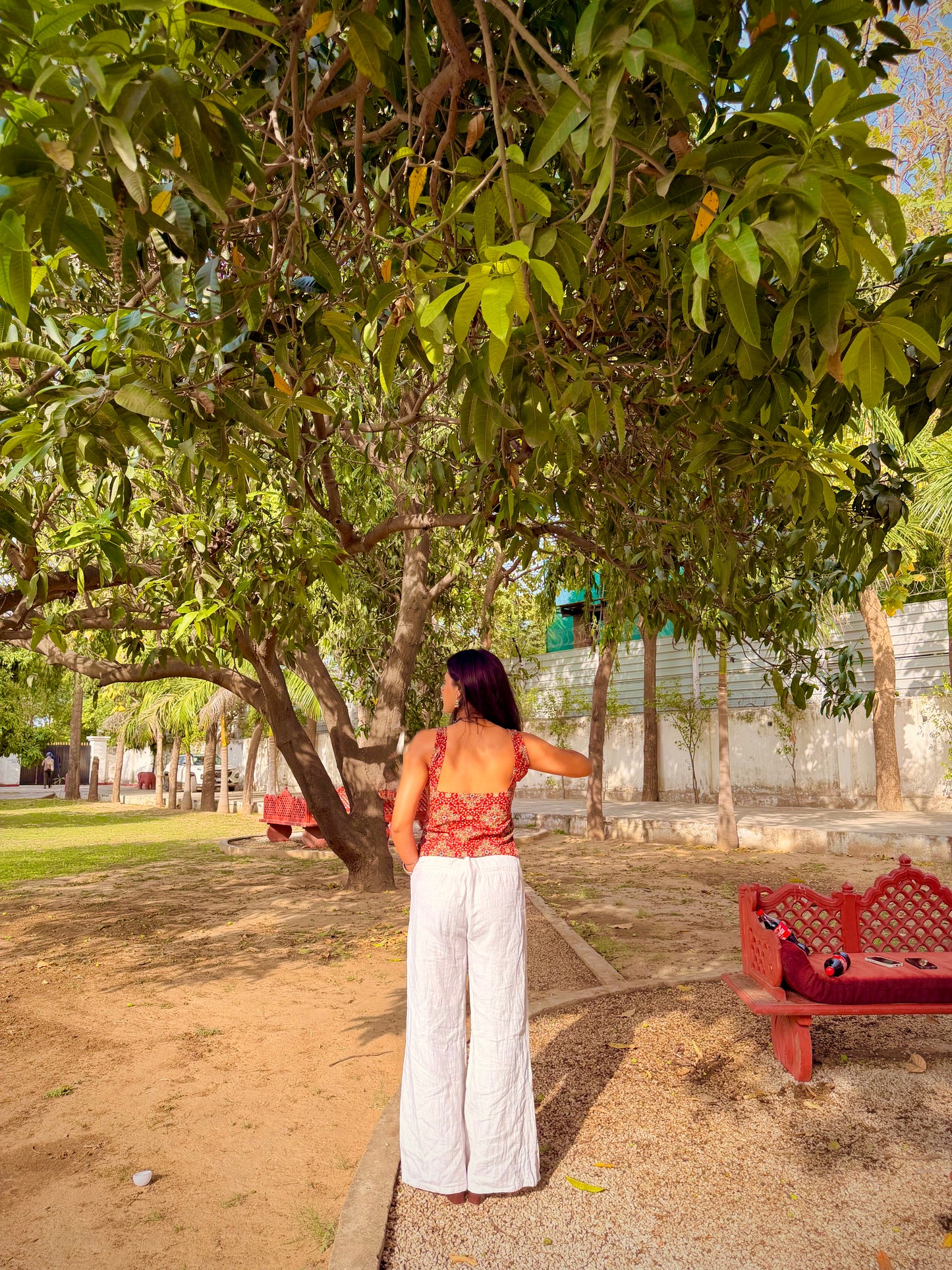 CHAKORI SQUARE NECK SLIT TOP.